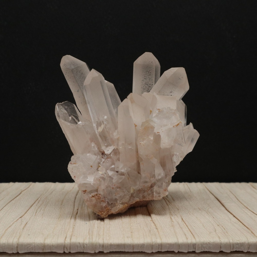 CRYSTALLO-白水晶簇 #90006 偏粉 本商品頁圖片皆為同一個晶簇-細節圖2