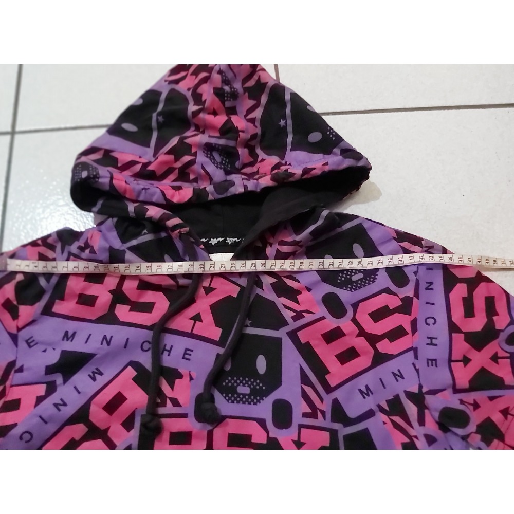 短袖帶帽上衣（二手）-細節圖3