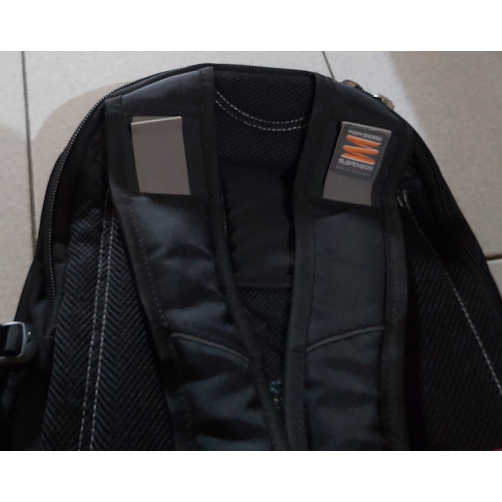 High Sierra 17＂ 多功能後背包 電腦包 運動背包 登山背包 43L-細節圖3