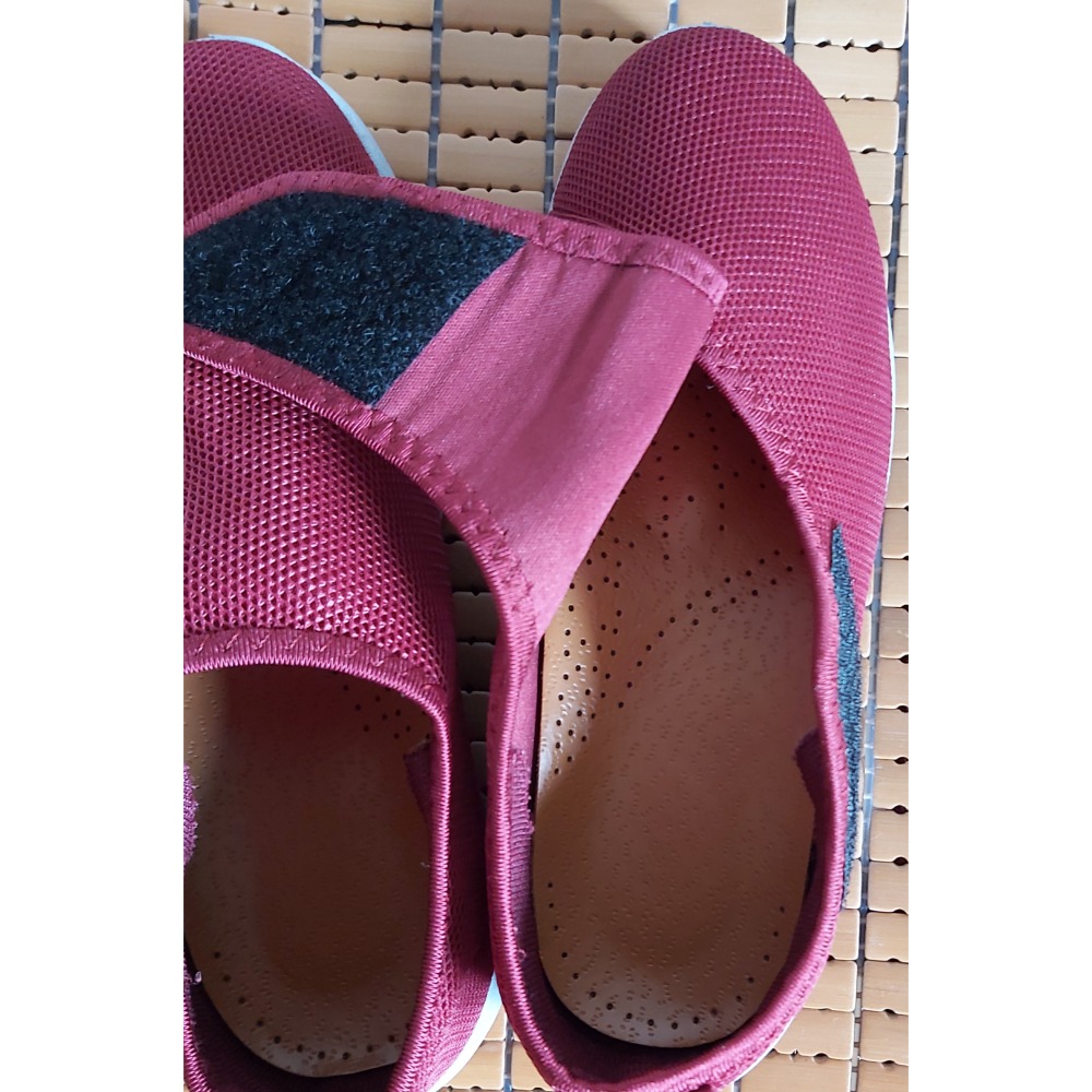 紅色包鞋 布鞋（38號）  附新的鞋墊（調整鞋墊）  二手 個人目視9成新  不必綁鞋帶，又可以調整鬆緊-細節圖2