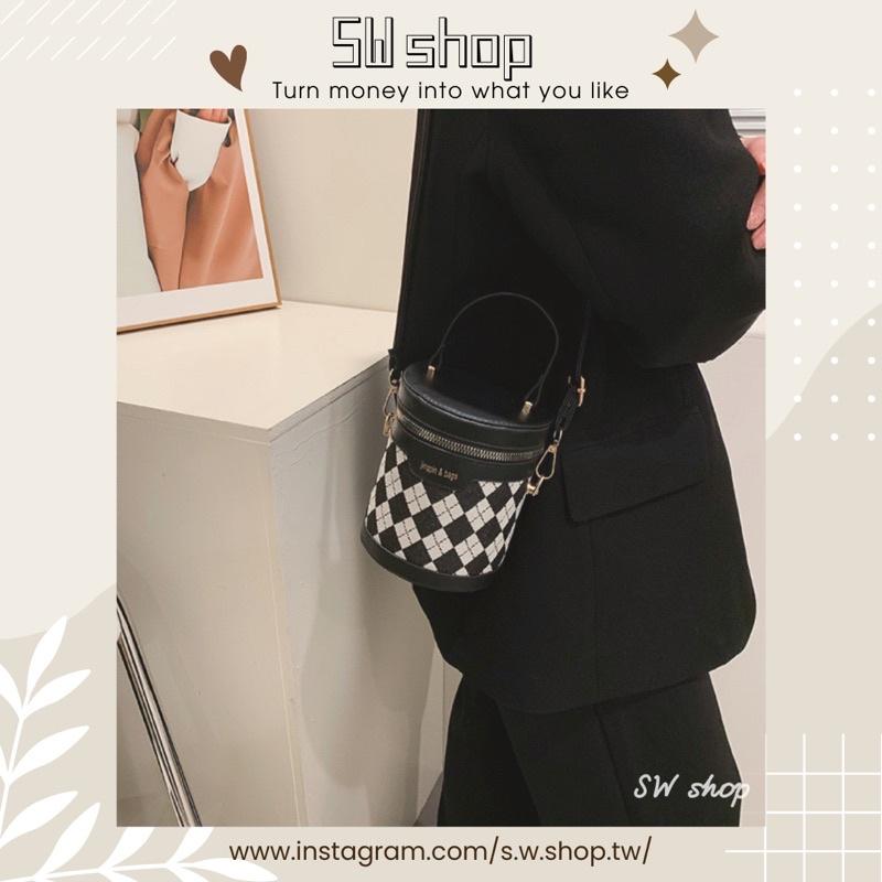 【sw.shop】🔥預購+現貨實拍🔥韓版圓筒格紋包 2023新款 圓筒包 斜背包 側背包 女包 單肩包 小水桶包 質感包-細節圖6