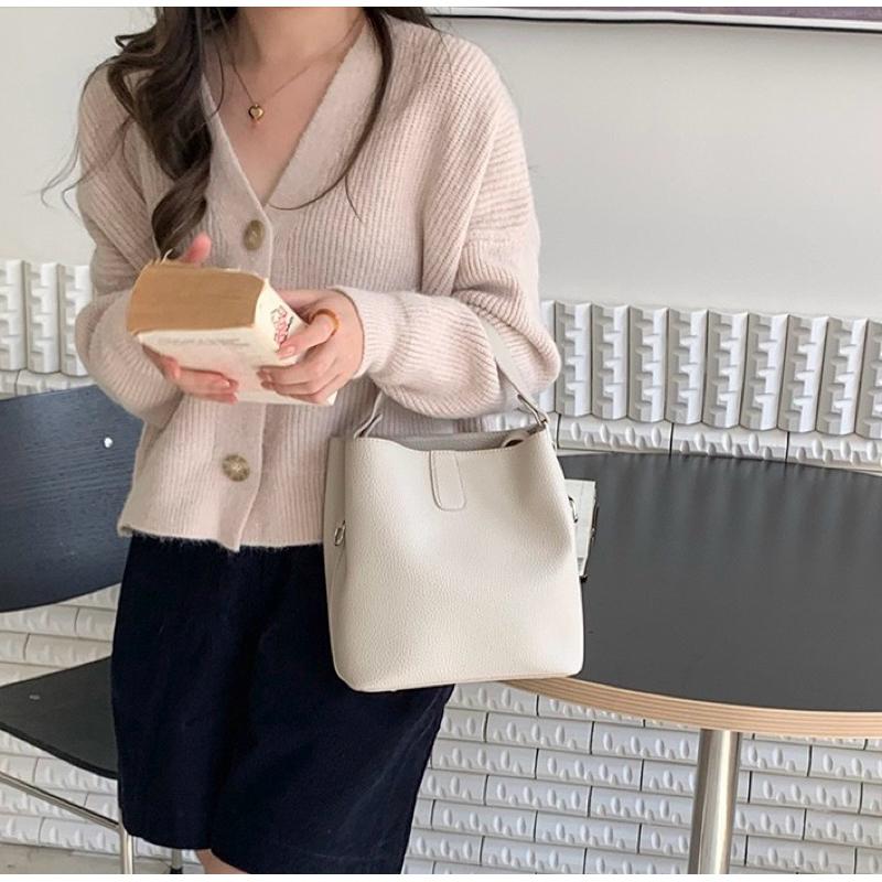 【sw.shop】🔥台灣出貨🔥溫柔小姐姐水桶包 2024 新款 水桶包 斜背包 側背包 女包 單肩包 手提包 質感包-細節圖3