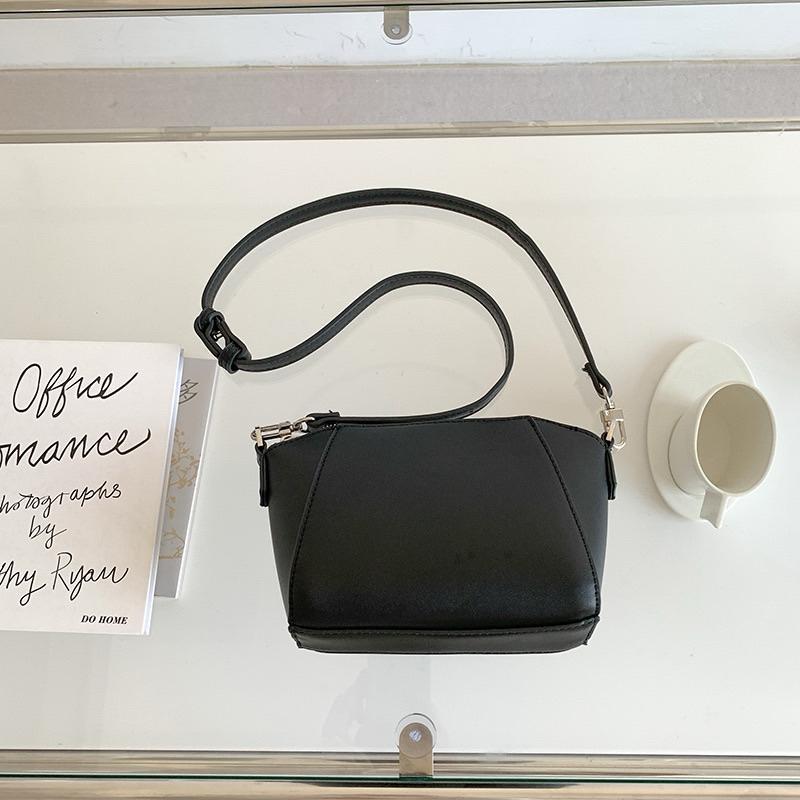 【sw.shop】🔥台灣出貨🔥經典不敗款貝殼包 2024 新款 貝殼包 斜背包 側背包 女包 單肩包 經典款 質感包-細節圖5