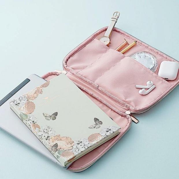 袋我走【OLIVIA BURTON 粉色祕密花園萬用收納包】-細節圖4