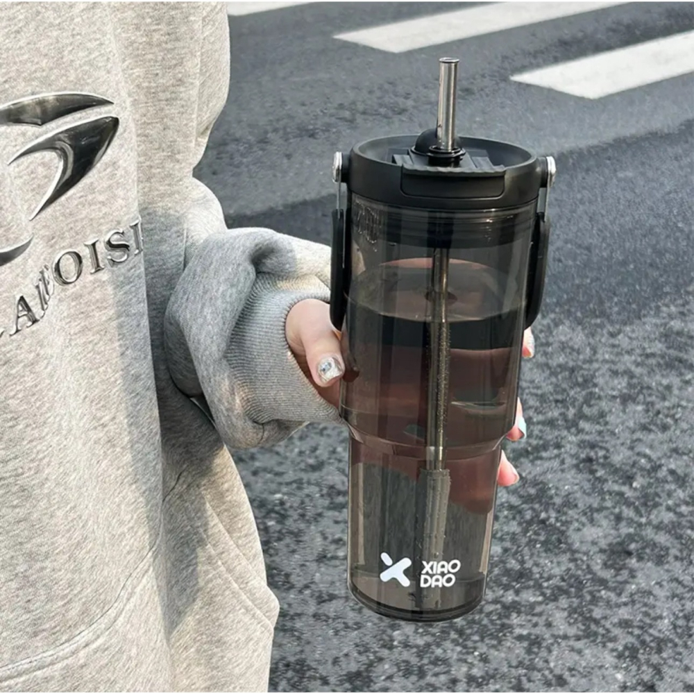 【艾特叔叔旗艦店】Pc材質 隨行杯 吸管杯 水壺 大容量水壺 自帶提把 雙飲杯蓋 可直飲 吸管-細節圖6