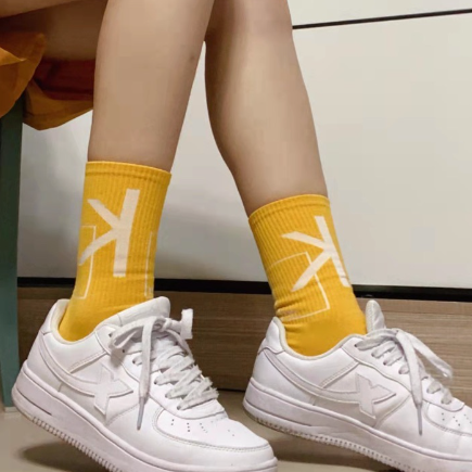 VYPST 現貨 ins個性字母中筒襪 純棉襪 素色 長襪 襪子 情侶襪 生日禮物 交換禮物 情人節禮物-細節圖7