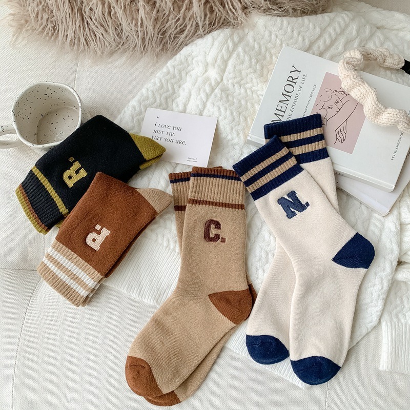 VYPST 現貨 美式字母刺繡保暖中筒襪 毛巾襪 純棉襪 素色 長襪 襪子 百搭必備 交換禮物 生日禮物 情人節禮物-細節圖2