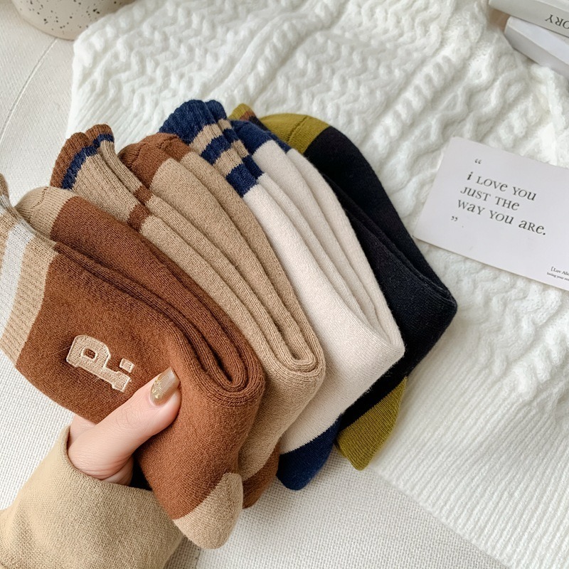 VYPST 現貨 美式字母刺繡保暖中筒襪 毛巾襪 純棉襪 素色 長襪 襪子 百搭必備 交換禮物 生日禮物 情人節禮物-細節圖3