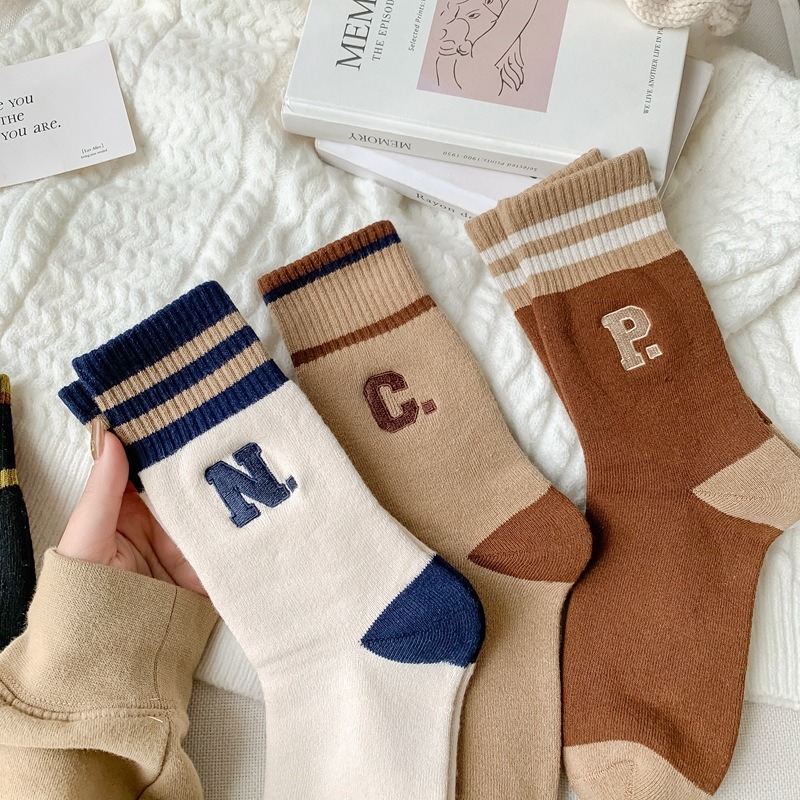 VYPST 現貨 美式字母刺繡保暖中筒襪 毛巾襪 純棉襪 素色 長襪 襪子 百搭必備 交換禮物 生日禮物 情人節禮物-細節圖4