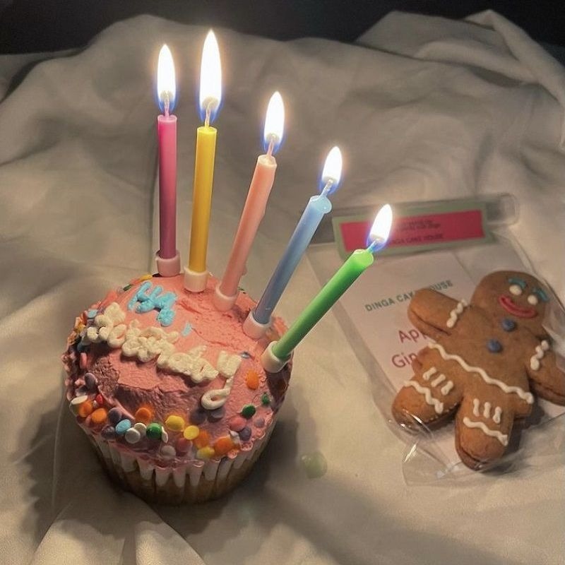 氣球派對多🎉12支 彩色火焰蠟燭 彩色蠟燭 蛋糕 生日蠟燭 週歲佈置 蛋糕蠟燭 慶生蠟燭 創意蠟燭 蠟燭 造型蠟燭-細節圖4