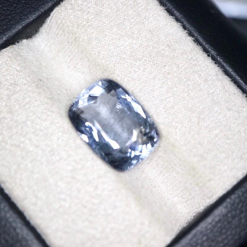 【艾爾莎寶石+】【附證】5.41ct 超特別灰紫藍色！高淨度火光強！天然無燒藍碧璽 Indigolite-細節圖2