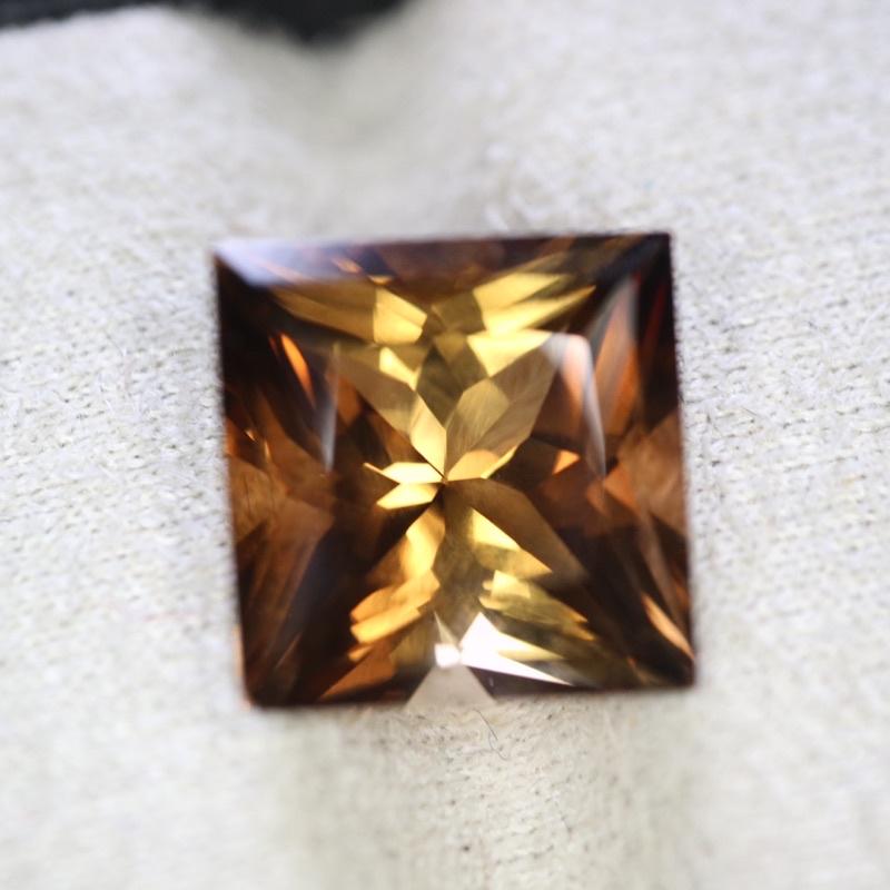 【艾爾莎寶石+】7.42ct 頂級淨度IF！閃亮公主方！天然無燒 帝王拓帕石 Imperial Topaz-細節圖2