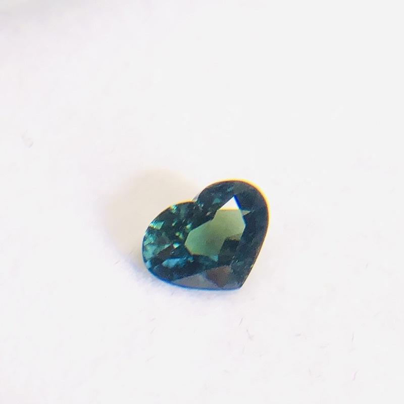 【艾爾莎寶石+】【附證】1.54ct 高淨度！閃亮藍綠色愛心！天然無燒 馬達加斯加藍寶石 Sapphire-細節圖2