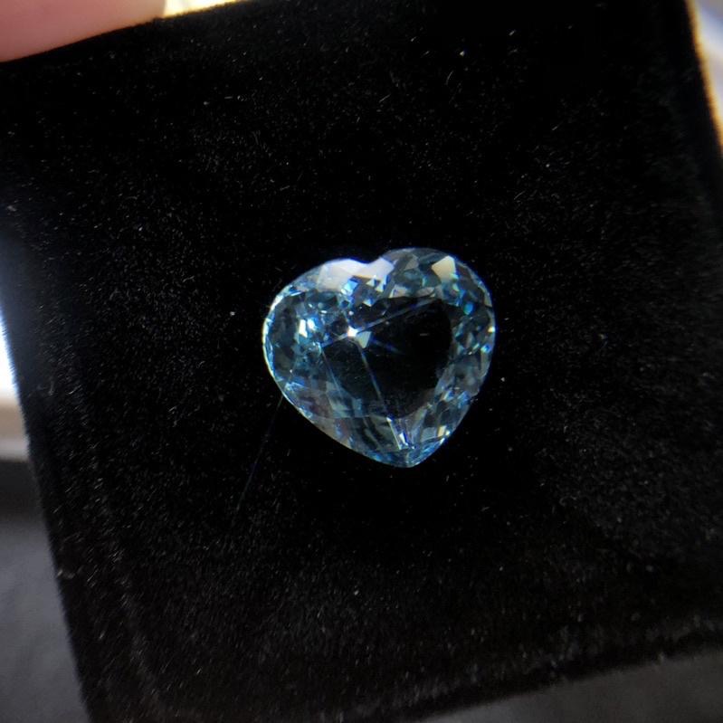 已定【艾爾莎寶石】12.35ct 頂級淨度IF罕見純淨藍愛心！天然瑞士藍拓帕石Swiss Blue Topaz-細節圖3