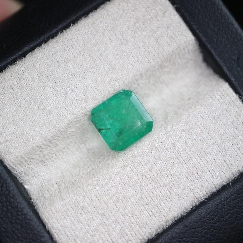 【艾爾莎寶石+】【附證】2.46ct 閃亮翠綠！有螢光感！天然尚比亞祖母綠 Emerald 微油等級-細節圖2