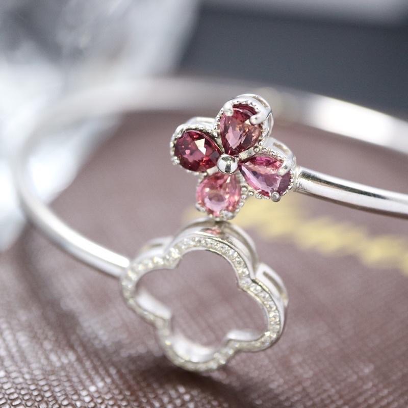 已售【艾爾莎寶石+】共1.35ct 四葉幸運草！天然無燒碧璽 Tourmaline 925銀鍍厚白K 時尚彈性輕手環-細節圖2