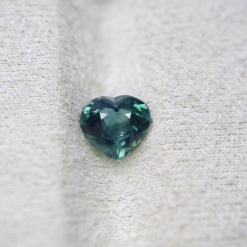 【艾爾莎寶石】1.04ct 近頂級淨度IF！閃亮藍綠色愛心！天然斯里蘭卡藍寶石 Fancy Sapphire
