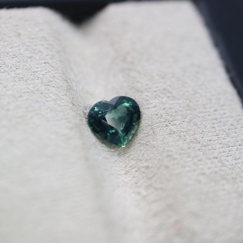 【艾爾莎寶石】1.04ct 近頂級淨度IF！閃亮藍綠色愛心！天然斯里蘭卡藍寶石 Fancy Sapphire-細節圖2