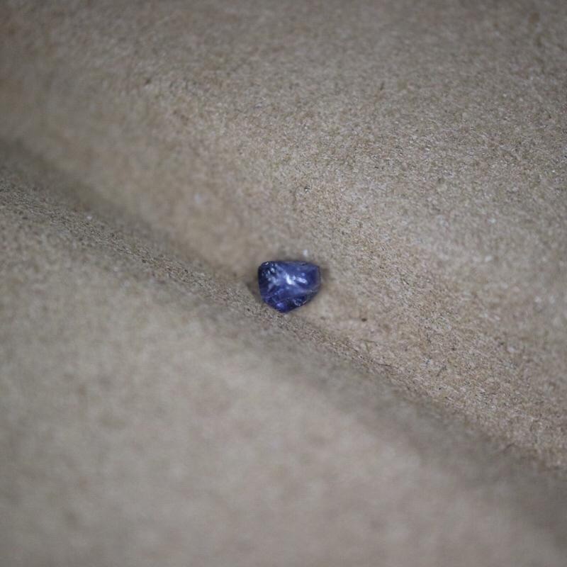 【艾爾莎寶石】【附成分分析書】【原礦】24分 越南鈷尖晶石 Cobalt Spinel 商業名稱藍小妖-細節圖2