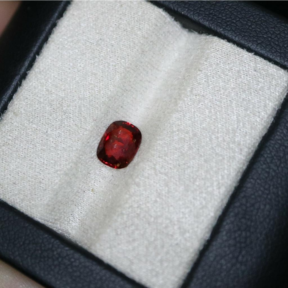 【艾爾莎寶石】1.06ct 天然無燒緬甸 紅寶尖晶石Spinel 濃郁艷紅色 火光超強-細節圖2