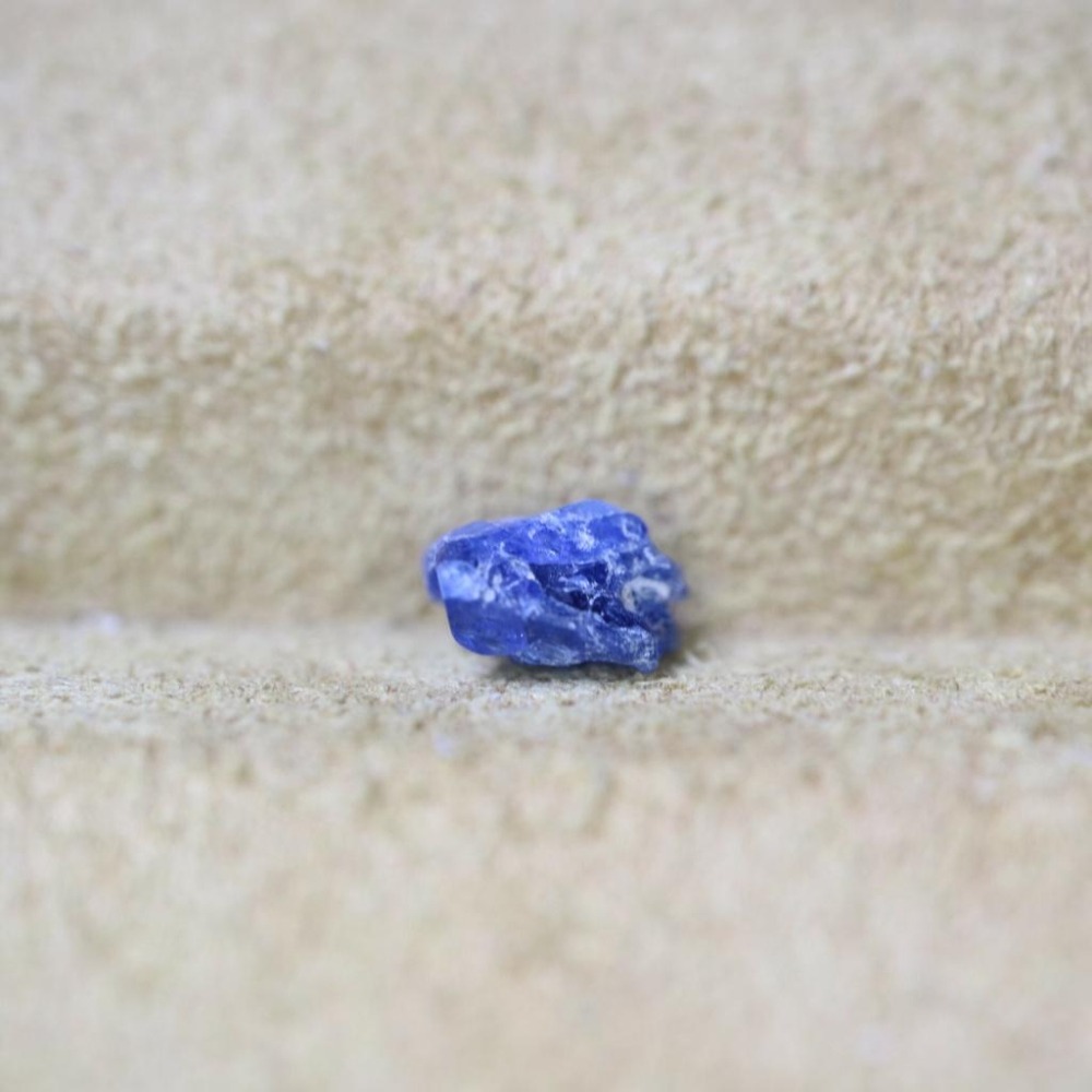 【艾爾莎寶石】【附成分分析書】【原礦】49分 越南鈷尖晶石 Cobalt Spinel 商業名稱藍小妖-細節圖2