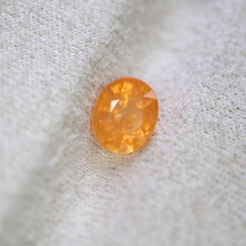 【艾爾莎寶石】品項(C) 1.24ct 正港芬達色！火光超強！淨度超高！天然無燒錳鋁榴石 Spessartite-細節圖2