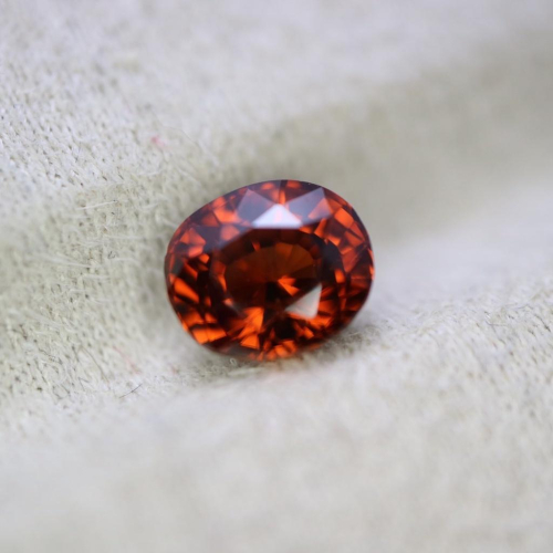 艾爾莎寶石】1.91ct 近頂級淨度IF！濃郁閃亮橘！天然風信子石Zircon