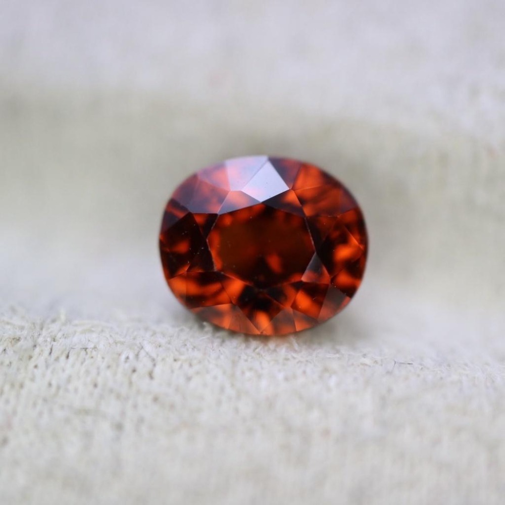 【艾爾莎寶石】1.91ct 近頂級淨度IF！濃郁閃亮橘！天然風信子石 Zircon-細節圖2