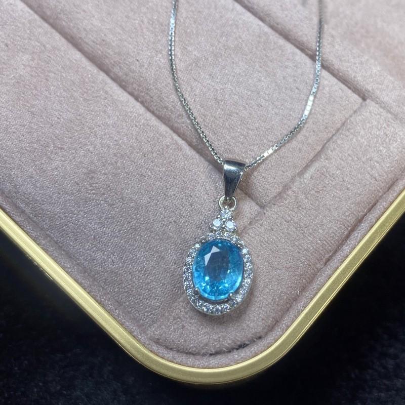 【艾爾莎寶石+】1.42ct 超美霓虹藍！天然帕拉伊巴色無燒磷灰石 Apatite 925銀鍍厚白K美墜 送銀鍊-細節圖3