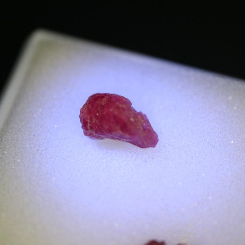 【艾爾莎寶石+】【原礦】越南紅寶石Ruby 2.09ct + 越南紅尖晶石Spinel 3.26ct 標本對照組只有一組-細節圖2