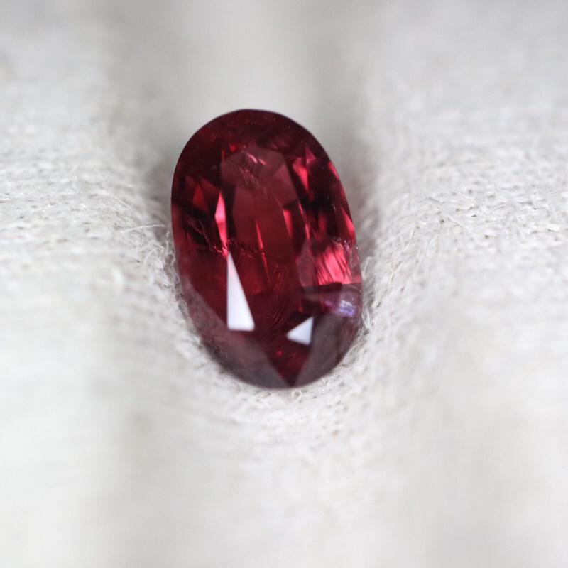【艾爾莎寶石+】【附證】1.27ct 天然無燒坦尚尼亞 紅寶尖晶石Spinel 濃郁艷紅色 火光超強淨度高-細節圖2