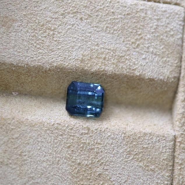 【艾爾莎寶石】1.76ct 天然無燒靛藍碧璽 Indigolite 近頂級淨度IF！罕見方形電光藍！-細節圖3