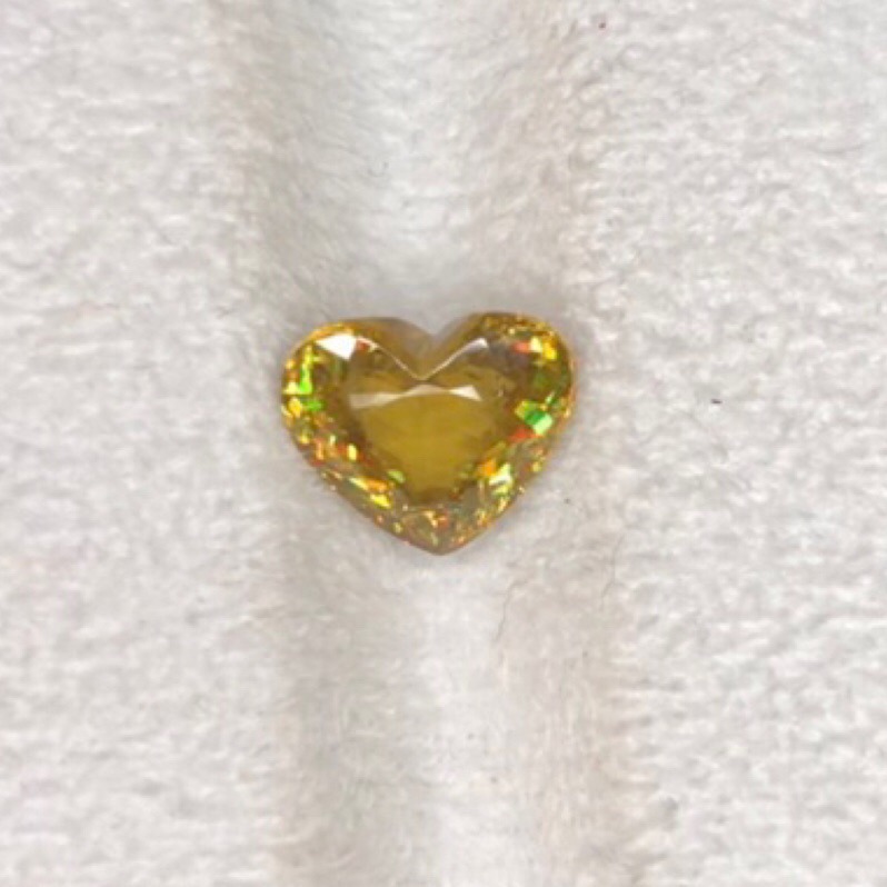 【艾爾莎寶石】3.03ct 天然無燒榍石 近頂級淨度IF！強七彩煙花！色散超越鑽石！Sphene 陽光下七彩炫光-細節圖2