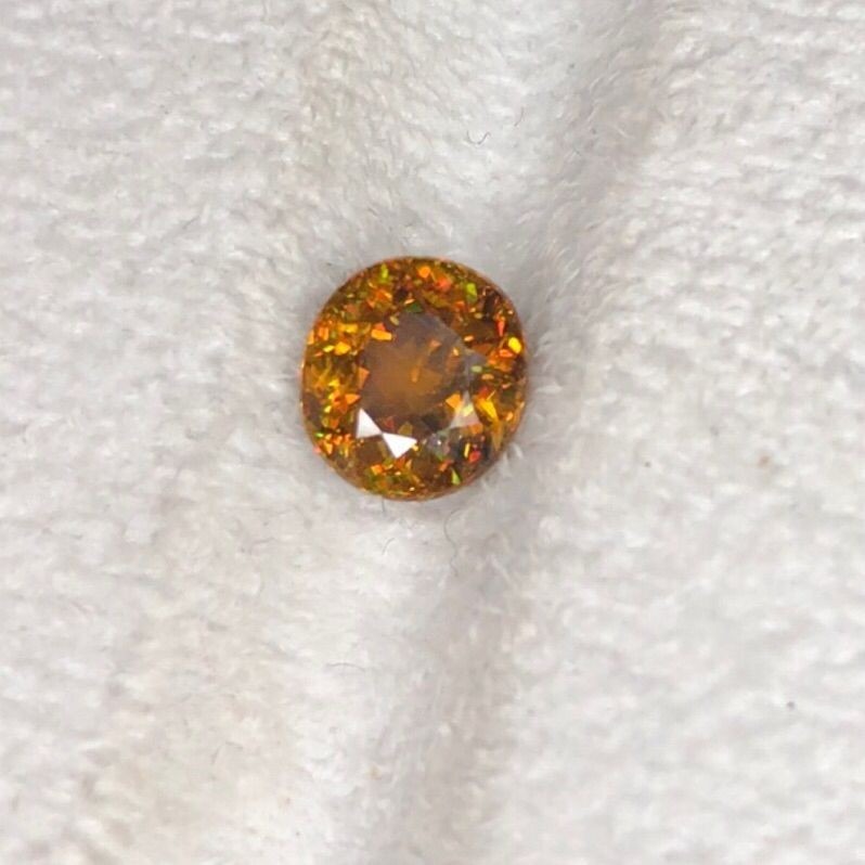 【艾爾莎寶石】2.05ct 頂級淨度IF! 天然無燒榍石 色散超越鑽石! 極品黃褐色！Sphene 陽光下七彩炫光-細節圖2