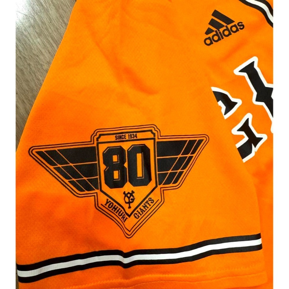 現貨 adidas 東京讀賣巨人 20144444444年 橙魂 球團建立80周年紀念 無背號球衣-細節圖2