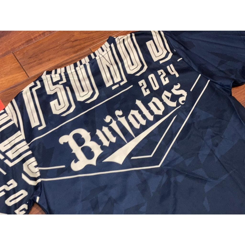 球員熱身同款! 日本職棒 歐力士猛牛 2024 大阪夏之陣 DESCENTE 短袖練習衣 L (NPB 棒球 短T 排汗-細節圖6