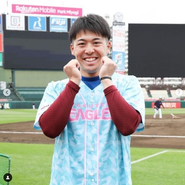 日本職棒 東北樂天金鷲 2023 女孩日 粉藍 應援球衣 M、L(罩衫 金鶯 NPB 棒球 棒壘 女生 辰見鴻之介)-細節圖3