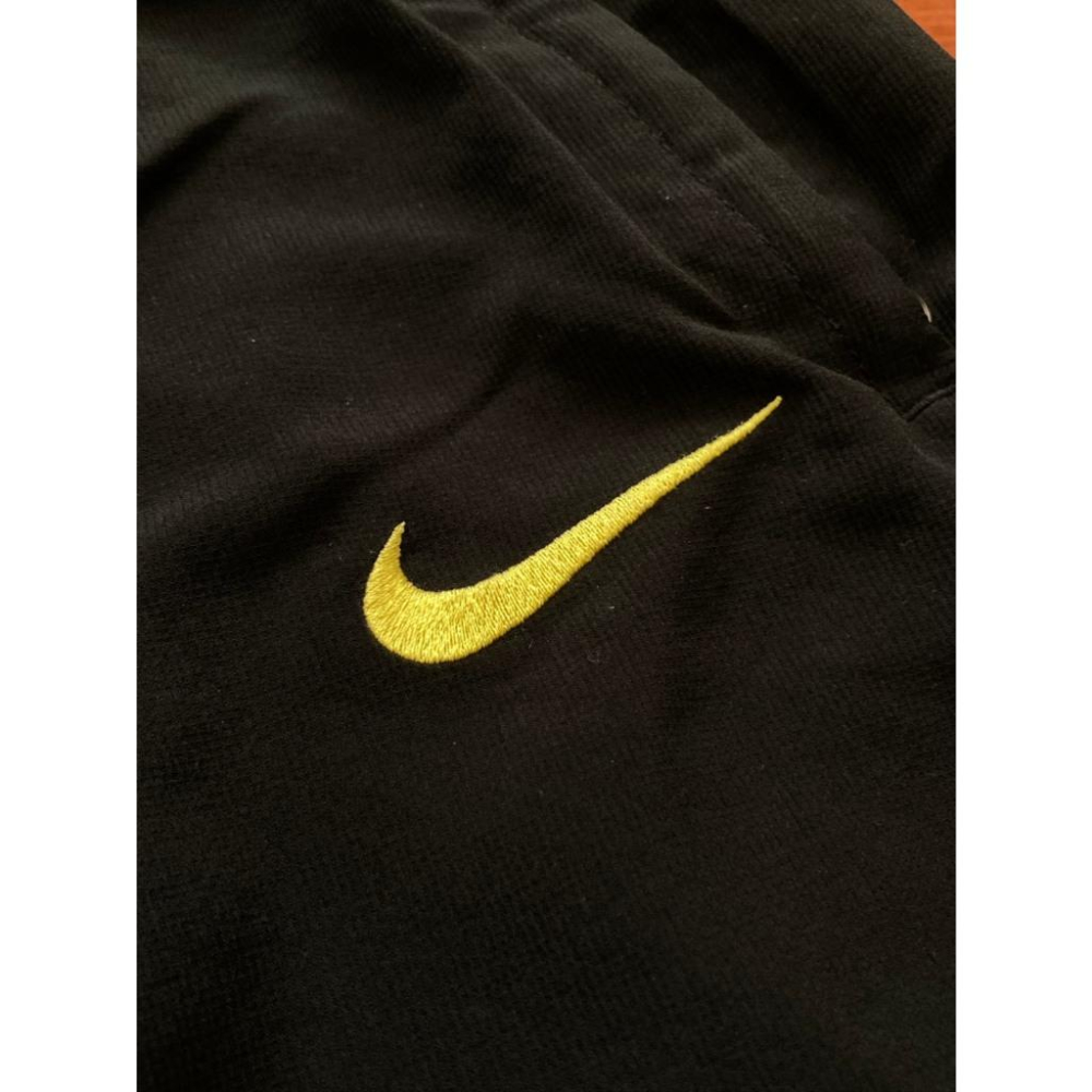 (瑕疵) NIKE 西甲足球 巴塞隆納 電繡 熱身長褲 M (訓練 練習 棒壘 棒球 刺繡 慢跑 足球 鬆緊 運動)-細節圖2