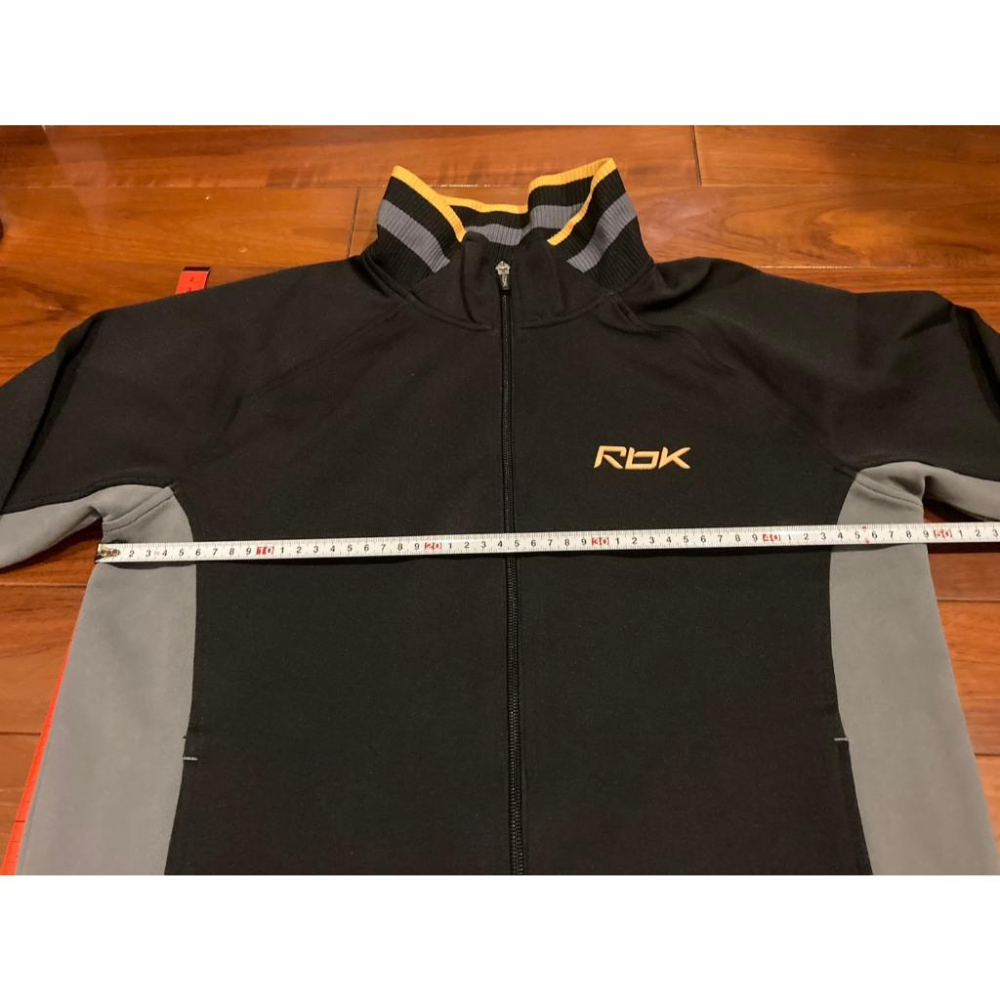 Reebok 黑+灰 運動外套/夾克 小尺寸S (風衣 防風 防曬 透氣 路跑 熱身 棒壘 足球 慢跑 籃球 銳步)-細節圖8