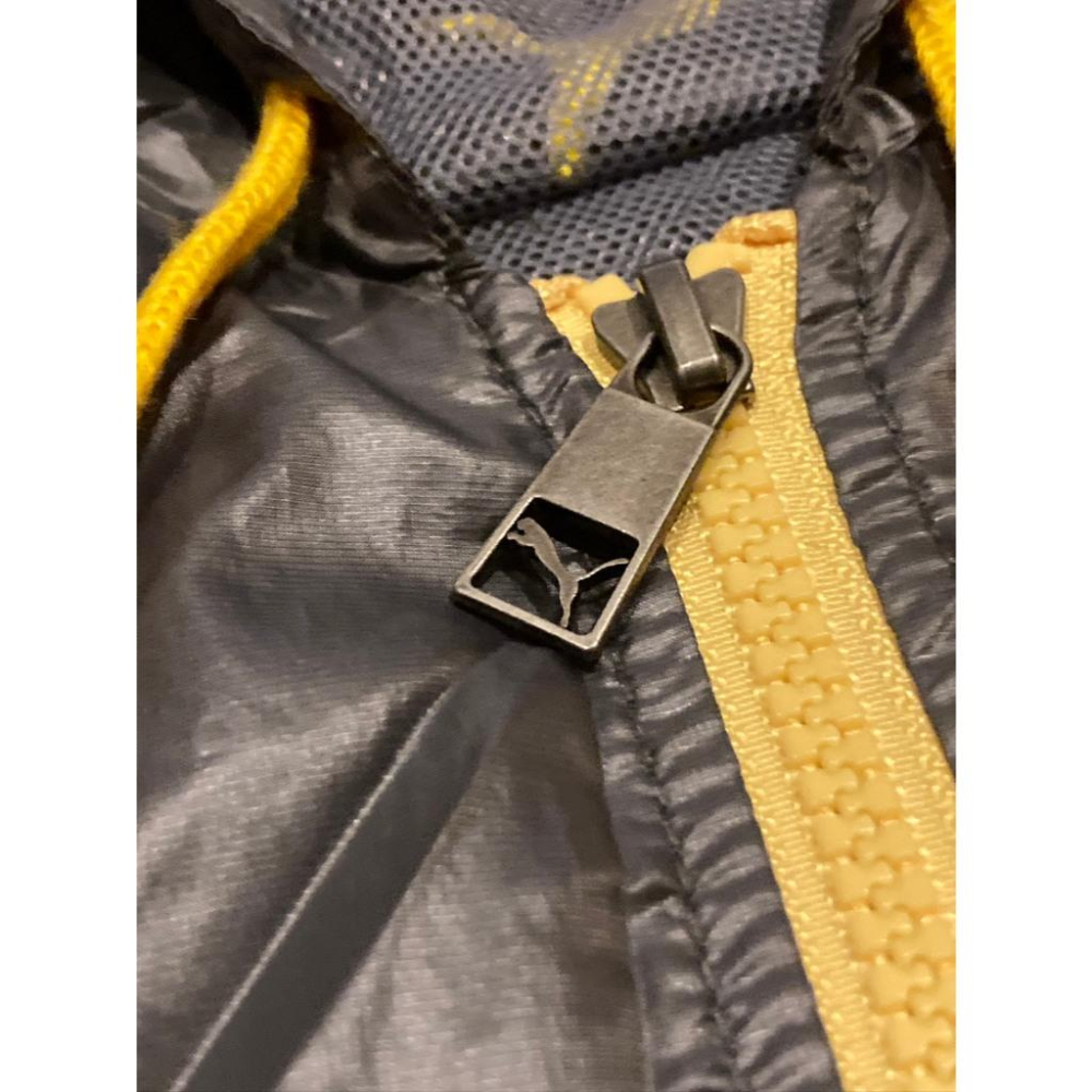 PUMA 電繡 銀灰色 連帽 運動外套/夾克 M (風衣 防風 防曬 透氣 路跑 熱身)-細節圖3