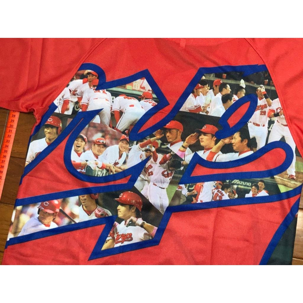 全新未拆 日本職棒 廣島鯉魚 2014 會員限定 球員照片拼接 應援球衣 L (罩衫 NPB 棒球 壘球 棒壘 東洋)-細節圖5