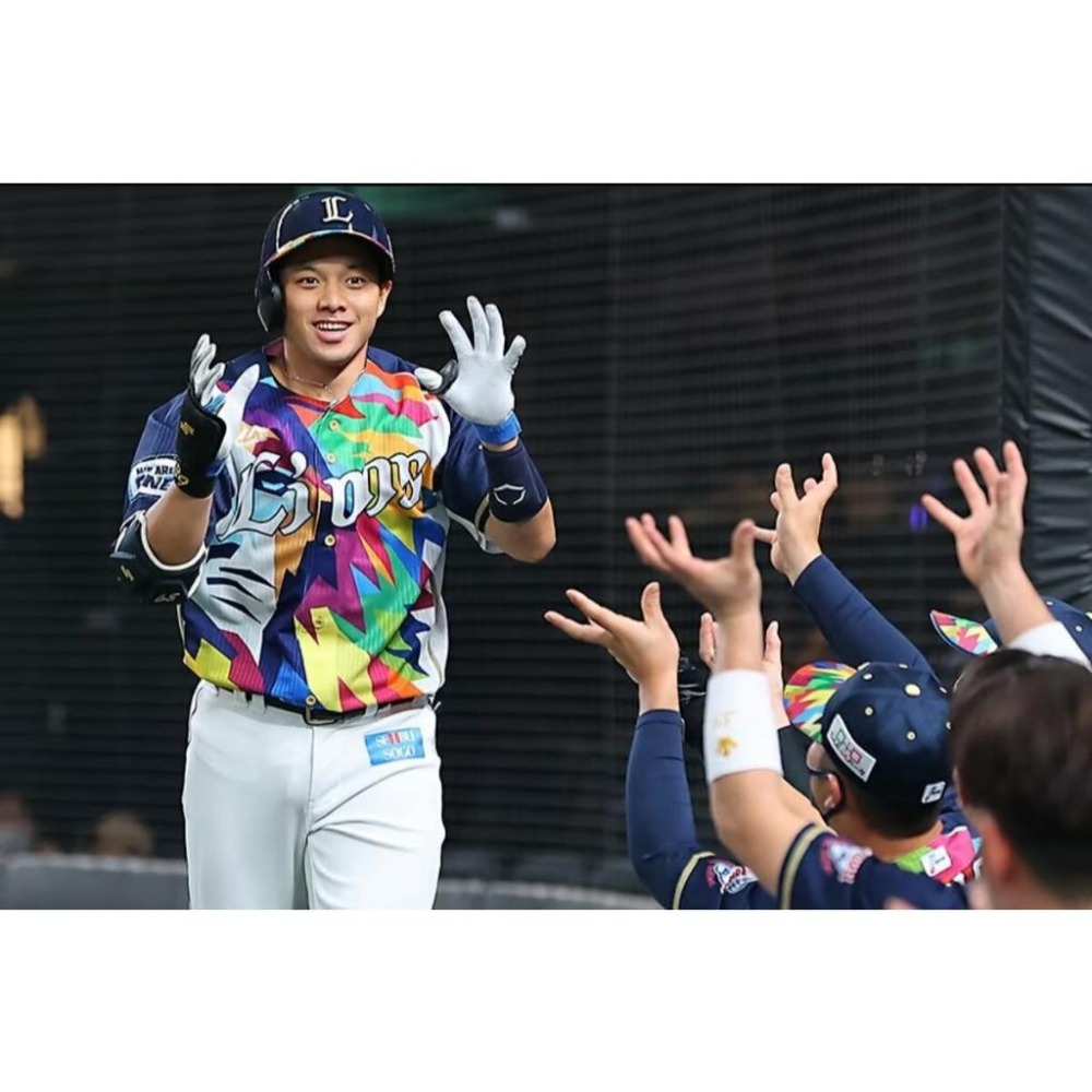 日本職棒 西武獅 2021 彩虹嘉年華 應援球衣 S、L(罩衫 日職 NPB 琦玉 棒球 棒壘 岸潤一郎 小尺寸)-細節圖3