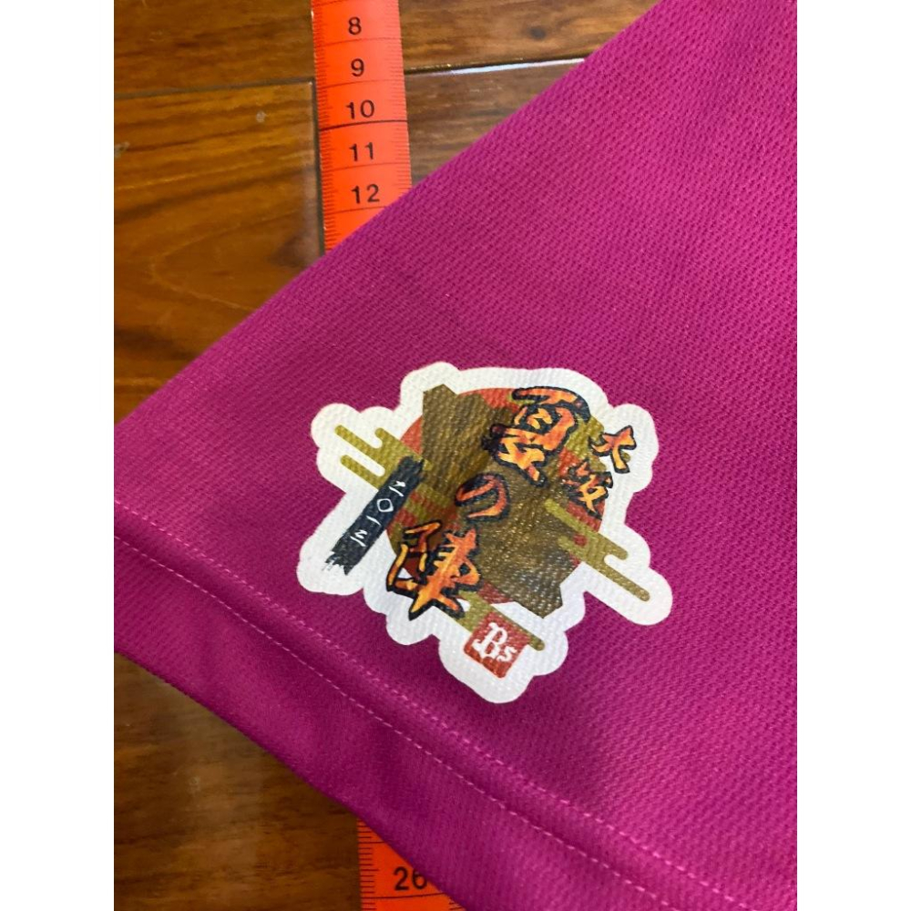 日本職棒 歐力士猛牛 刺繡 2013 大阪夏之陣 桃紅 應援球衣 (罩衫 日職 NPB 棒球 壘球 棒壘 酒紅 電繡)-細節圖6