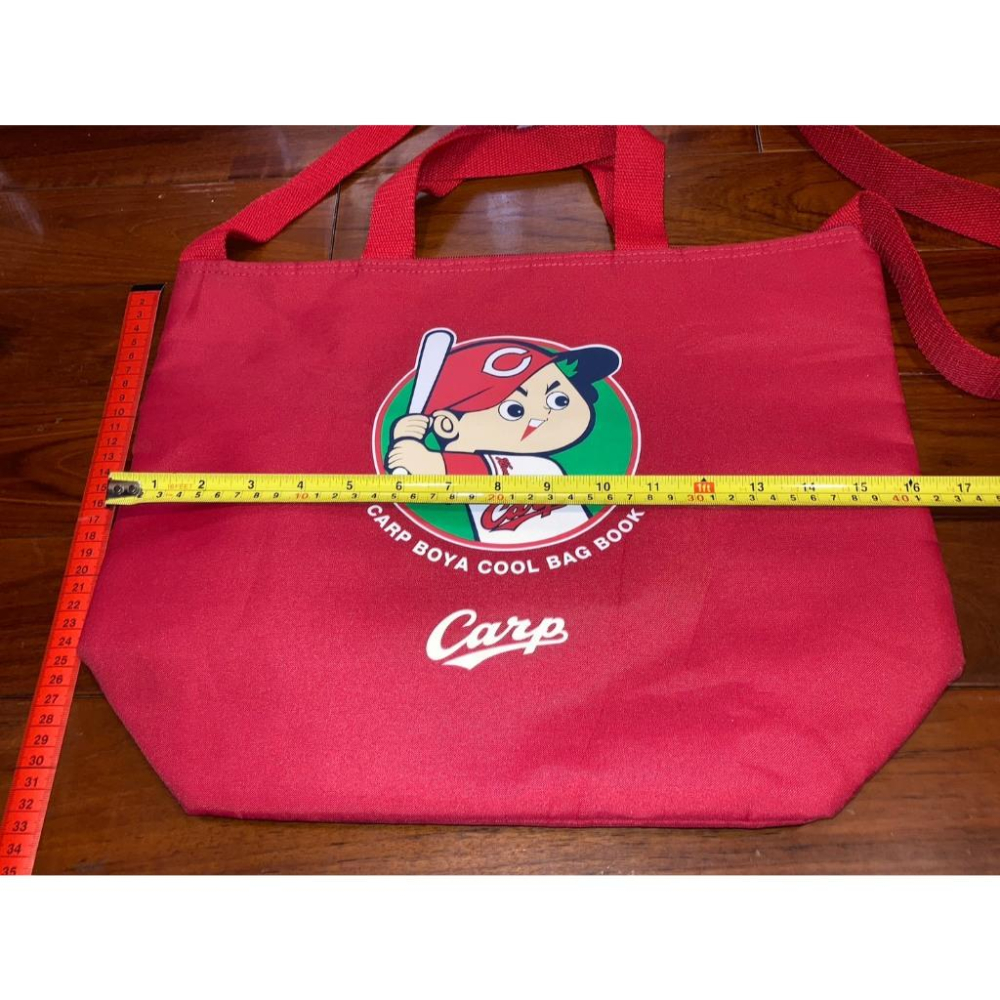 日本職棒 廣島鯉魚 2019 男孩隊徽 手提+側背兩用 保冷袋 (包包 NPB 棒球 棒壘 保冰 單肩 手提包 購物袋)-細節圖9
