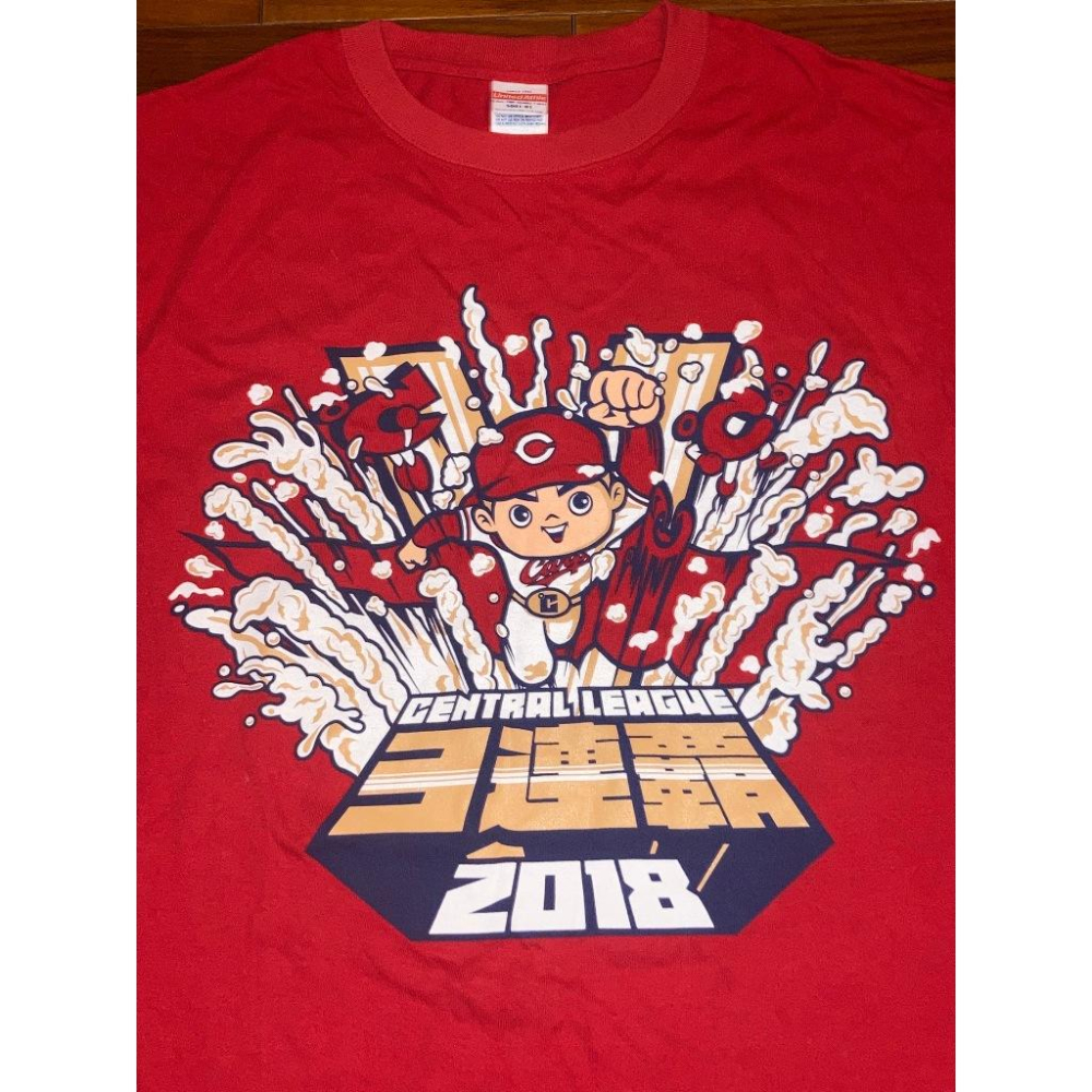 日本職棒 廣島鯉魚 2018 央聯冠軍 三連霸 全隊名單 紀念上衣 M (日職 NPB 棒球 棒壘 短T 優勝)-細節圖2