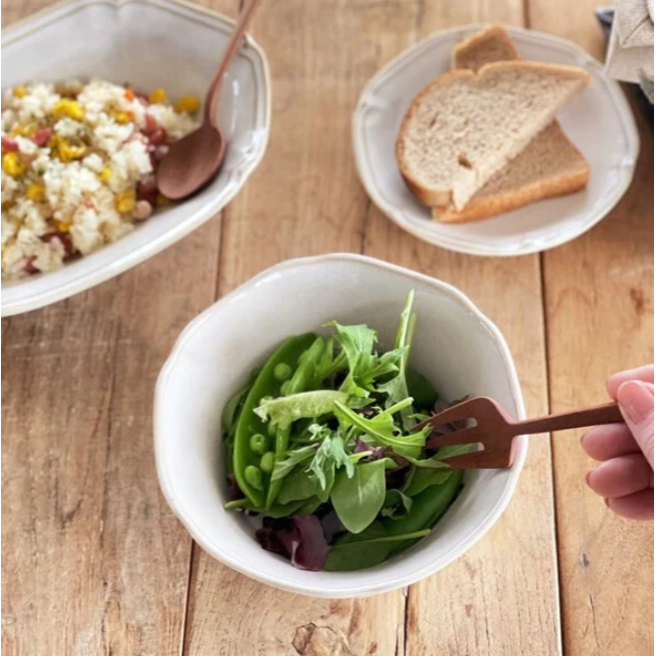 日本製 美濃燒 白瓷花瓣 陶瓷深碗｜大容量 沙拉 水果 湯品 -細節圖2