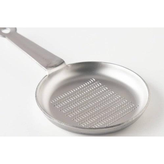 現貨 日本製造 大蒜生薑磨泥器 魚 烏賊 河豚 煎鍋造型｜磨蒜泥 磨薑器 副食品磨泥器 Bu媽你好-細節圖4