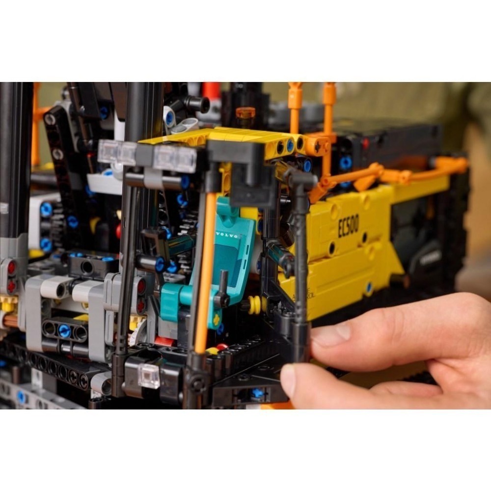 [大王機器人] LEGO 42215 Volvo EC500 Hybrid 挖掘機 樂高® 科技 Technic系列-細節圖5