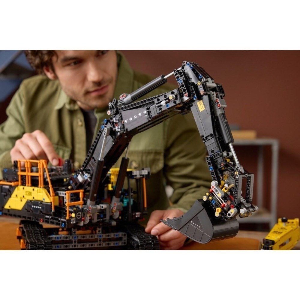 [大王機器人] LEGO 42215 Volvo EC500 Hybrid 挖掘機 樂高® 科技 Technic系列-細節圖6