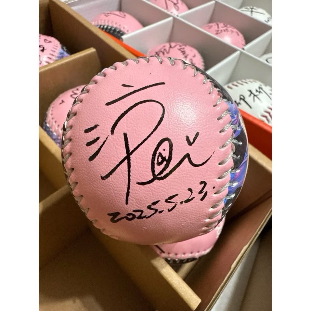 小龍女啦啦隊 簽名球 味全龍小龍女 李多慧 林襄 菲菲 賴可 小蛙 柳柳-規格圖1